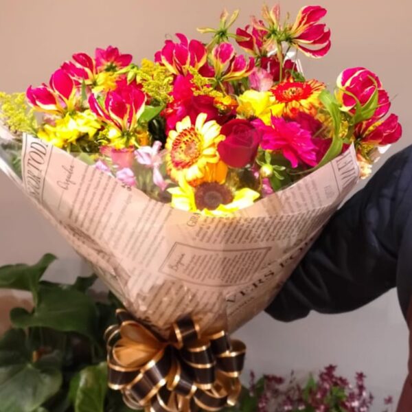 Buquê Royale - Flores Vibrantes - Imagem 3